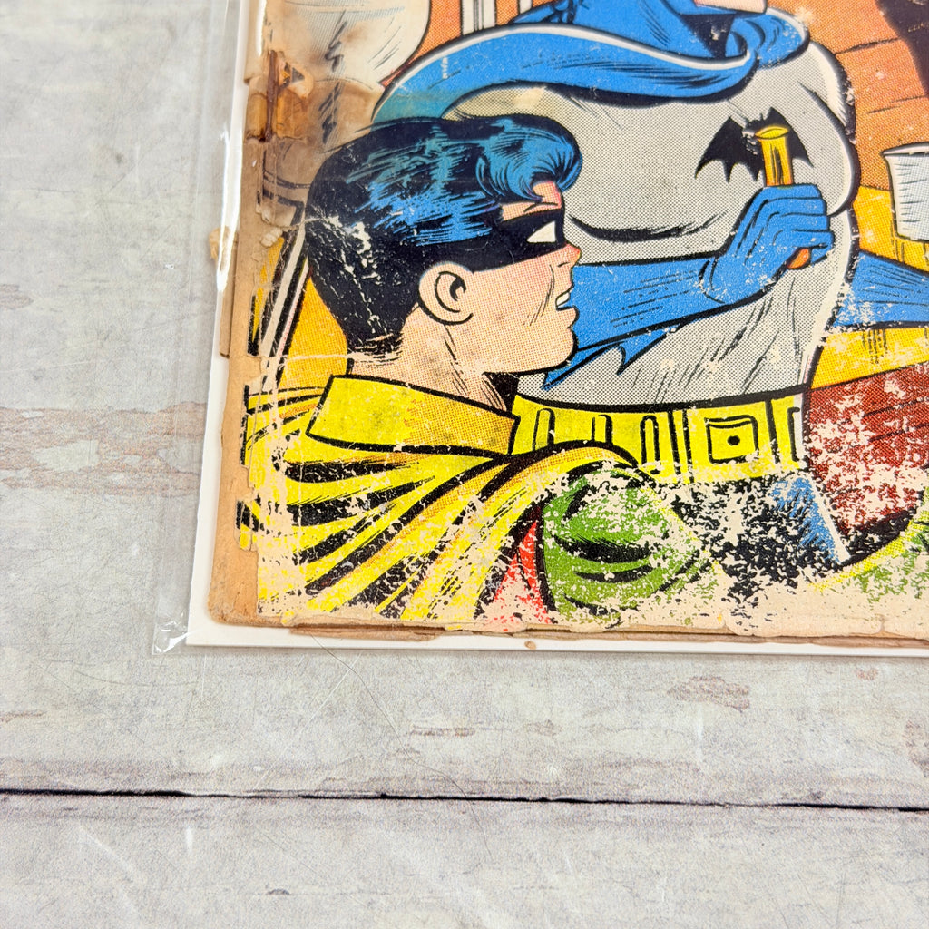 Detective Comics #279, front lower-left corner/spine detail