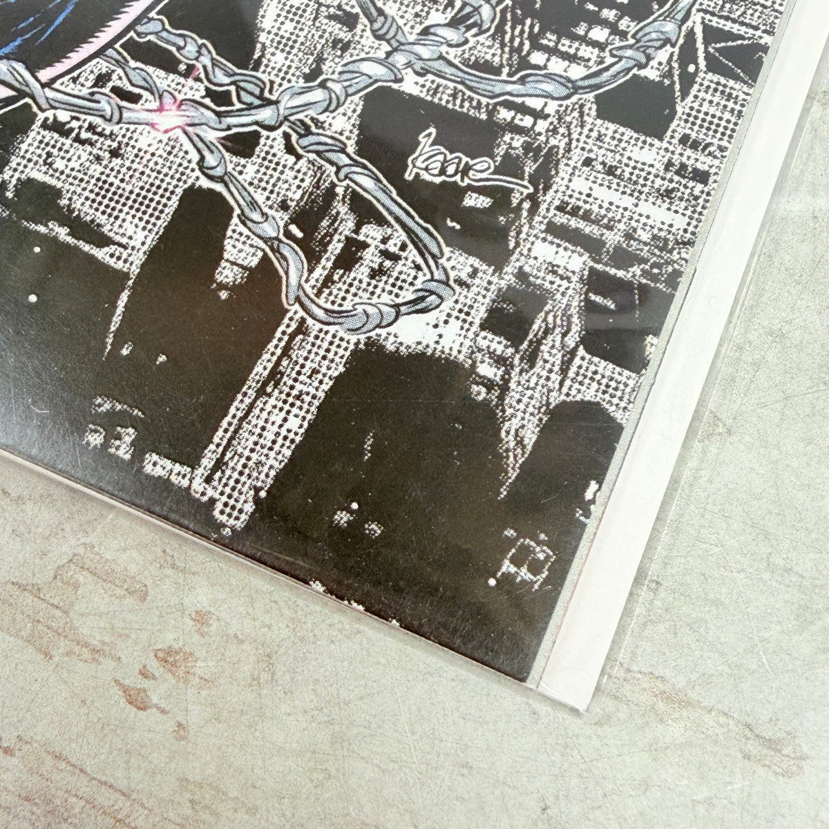 Amazing Spider-Man #28 (2023) Kaare Andrews Virgin Variant, lower cover and city detail in clear sleeve