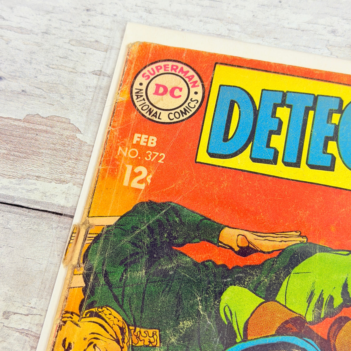 Detective Comics #372, front upper-left corner/logo detail