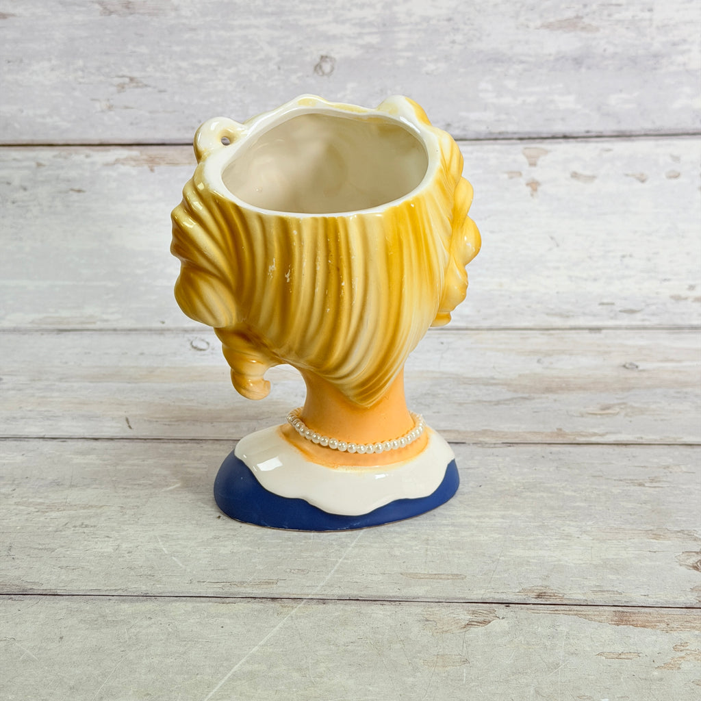Rear of vase showing necklace and white collar