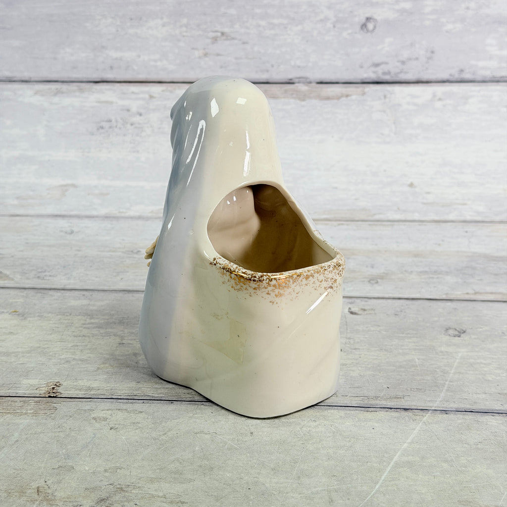 Rear planter opening with worn gold-tone accents