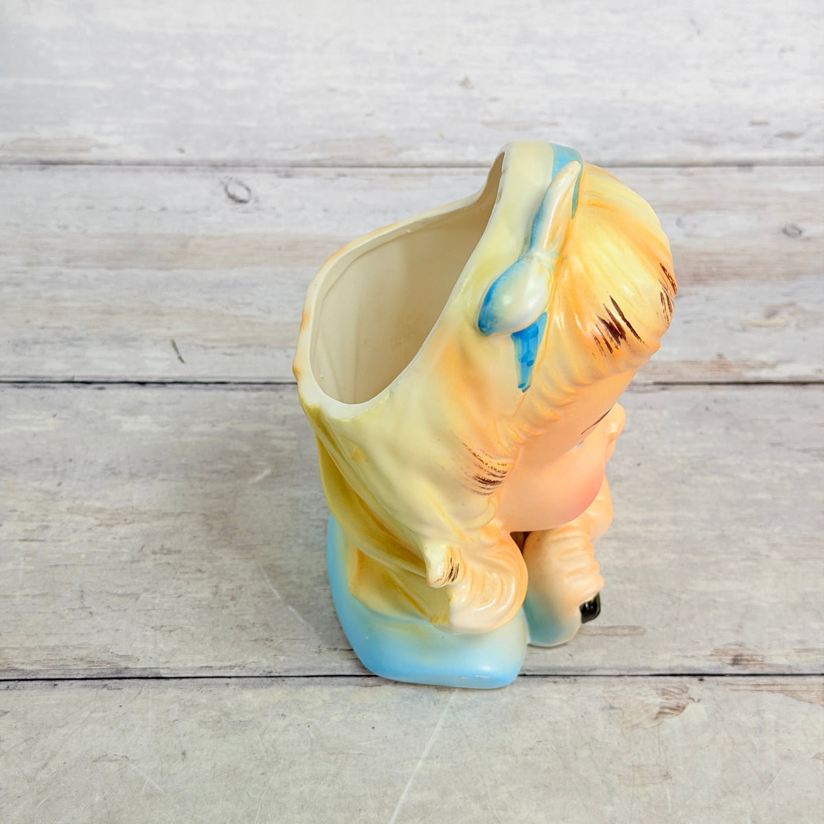 Side and top showing girl vase opening