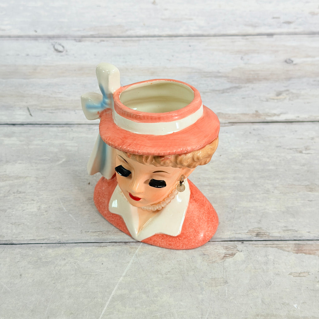 Top of coral hat and vase opening