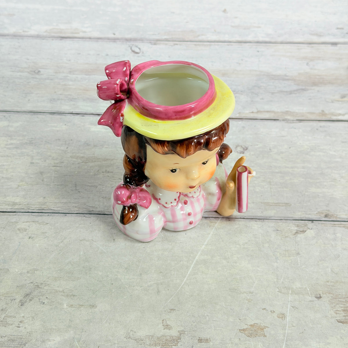 Top view of pink hat bow and opening