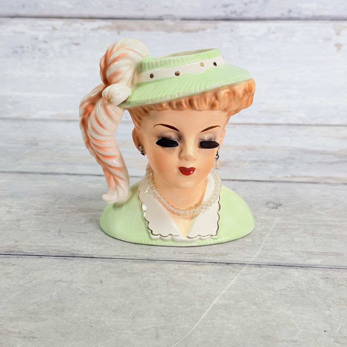 LH39 — Front of Inarco green feather hat vase