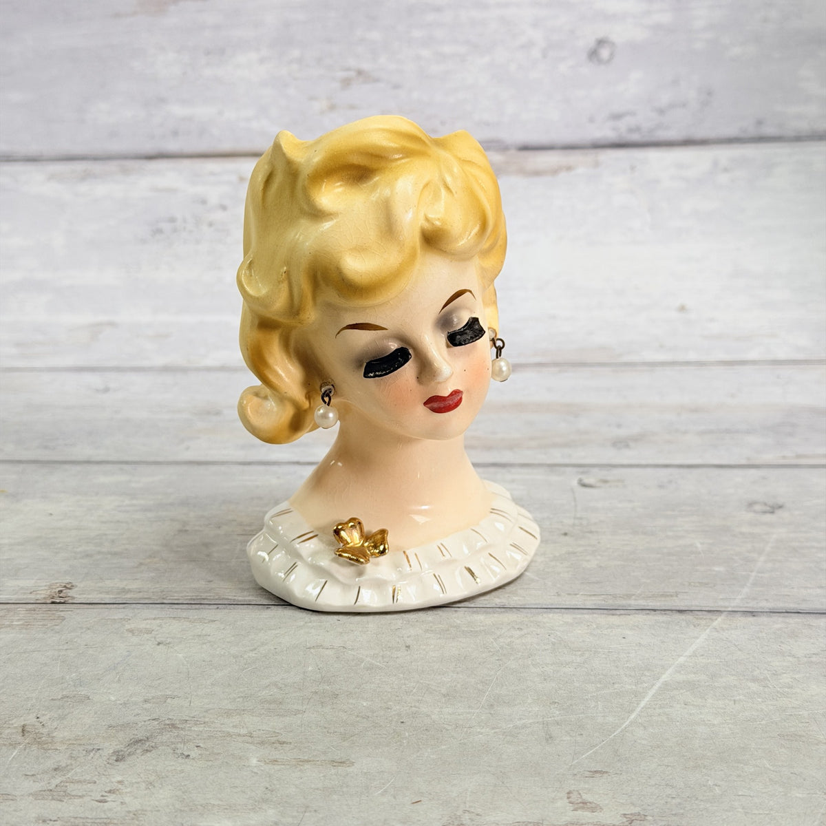 LH41 — Front showing blonde curls and gold flower