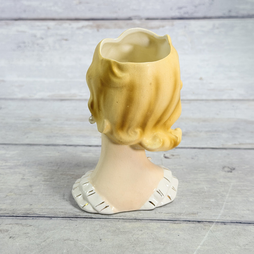 LH41 — Rear of blonde curls