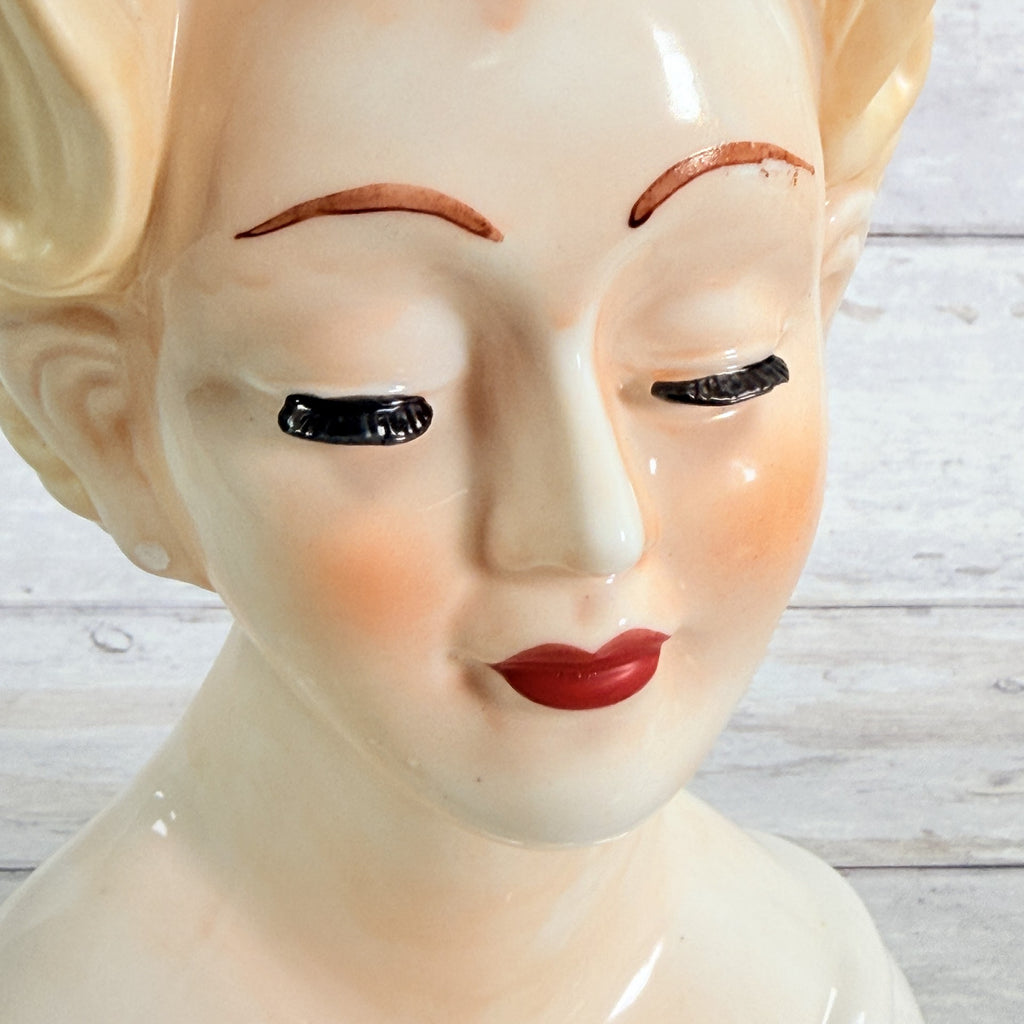 LH42 — Close-up of painted face