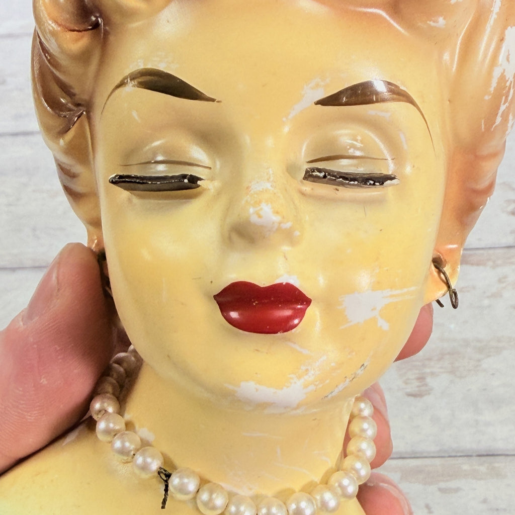 LH45 — Close-up of face paint loss