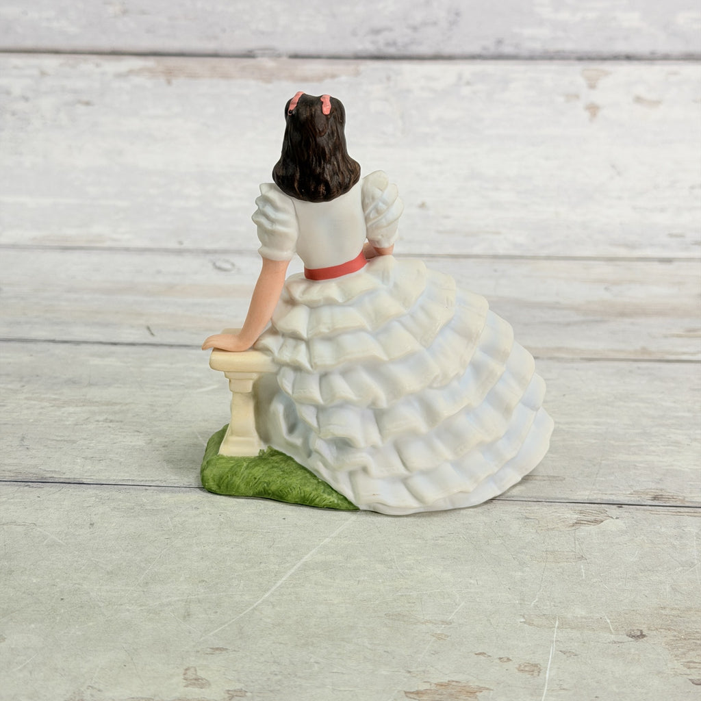LH53 — Rear of Scarlett figurine