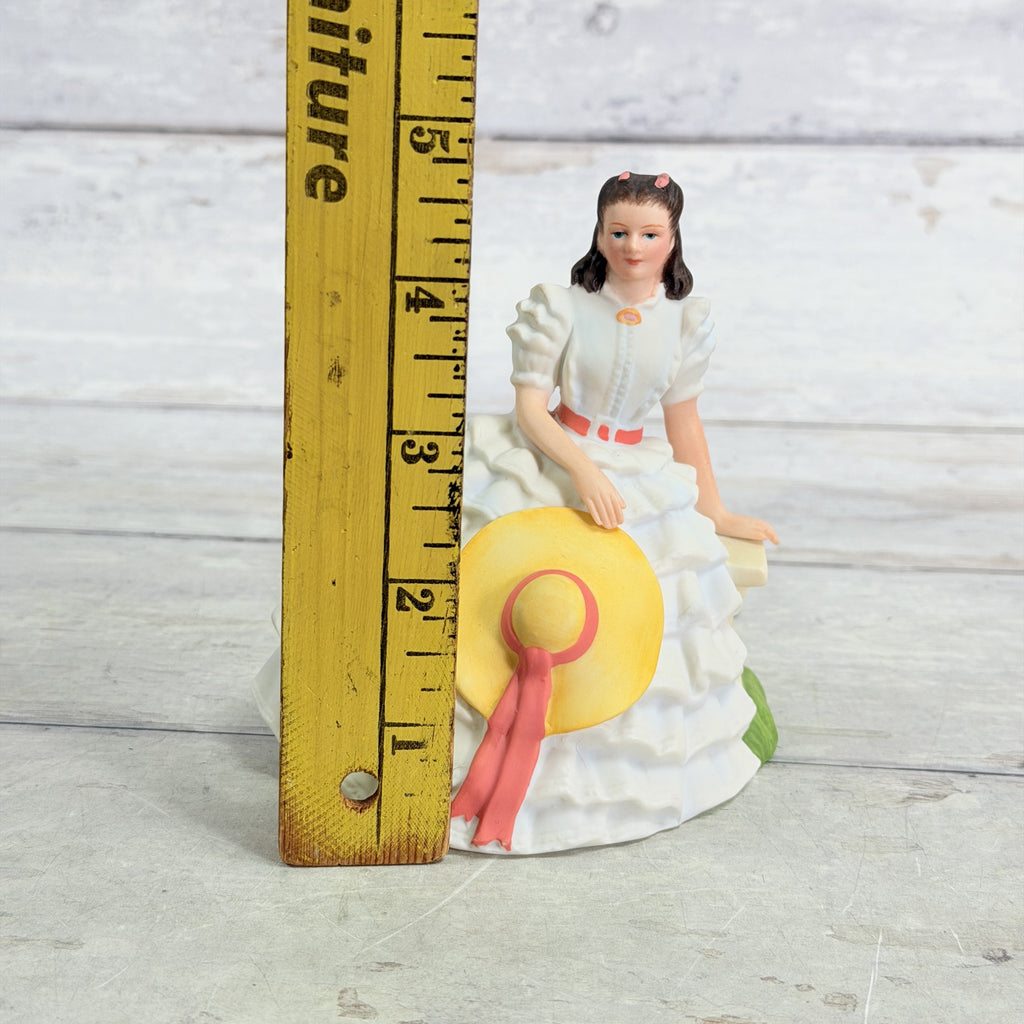 LH53 — Scarlett figurine beside ruler