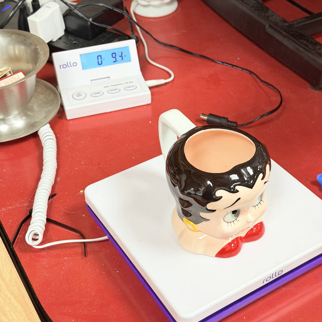 LH56 — Betty Boop mug on scale