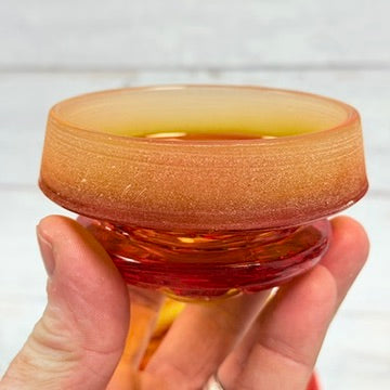 Close view of frosted ground fitting rim on lid