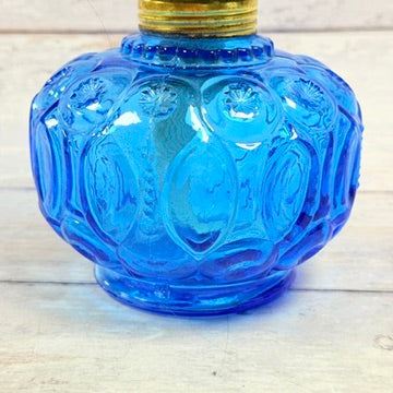 Raised moon and star decoration on oil lamp reservoir