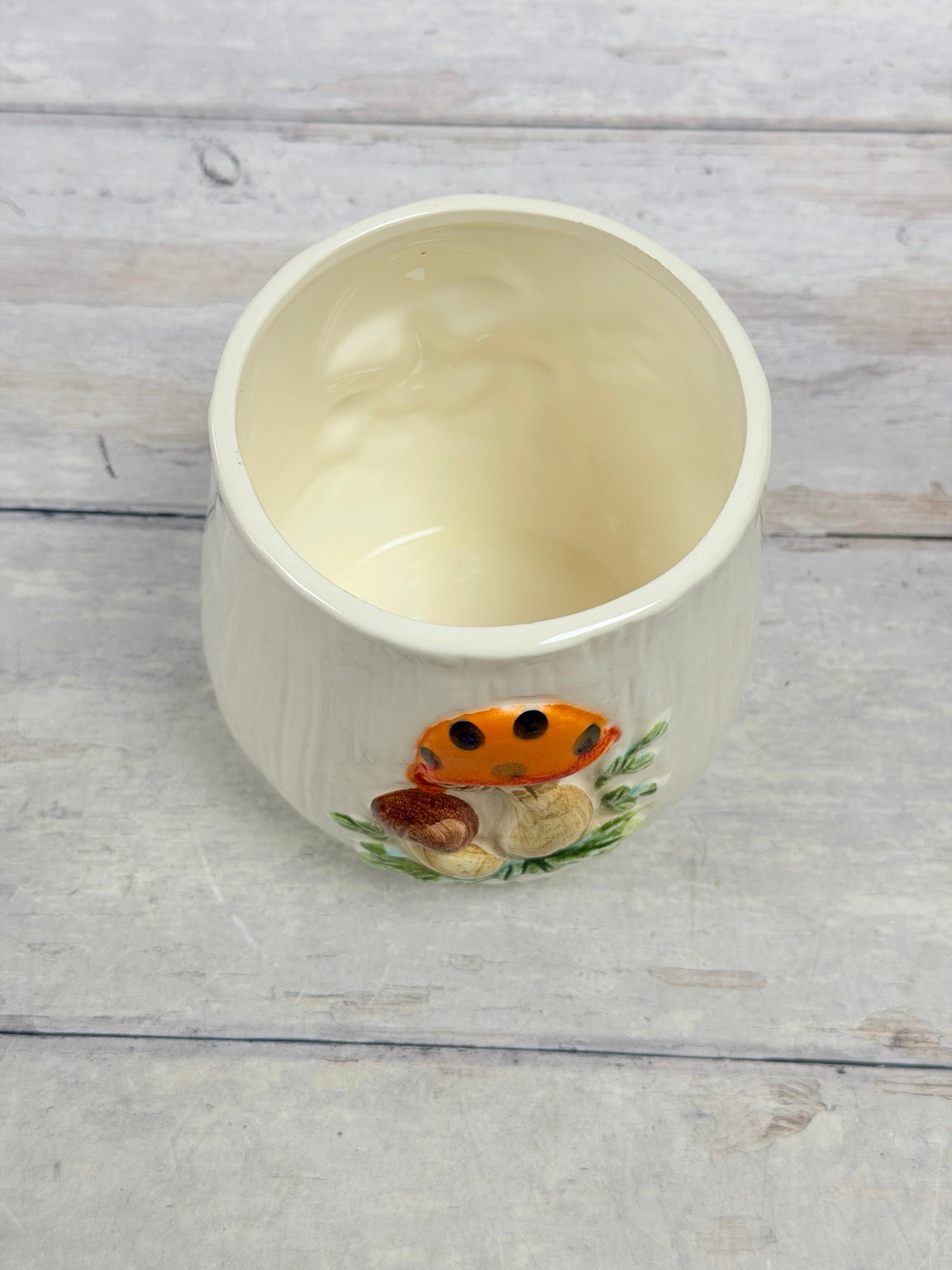 Interior of the ceramic canister