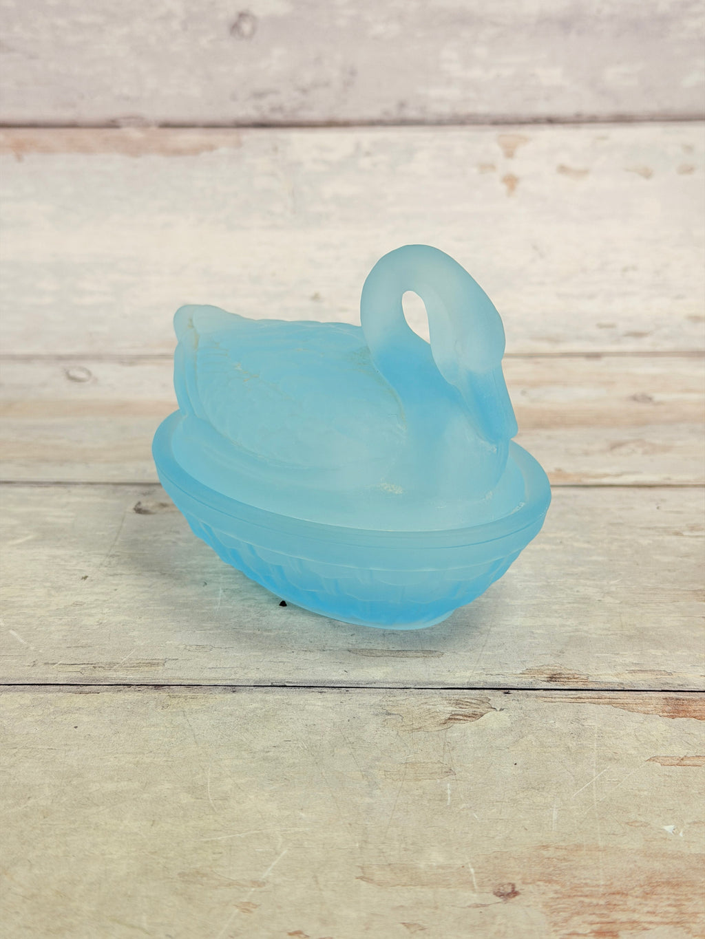 L.E. Smith Blue Satin Glass 4.5 inch Swan Covered Dish S014
