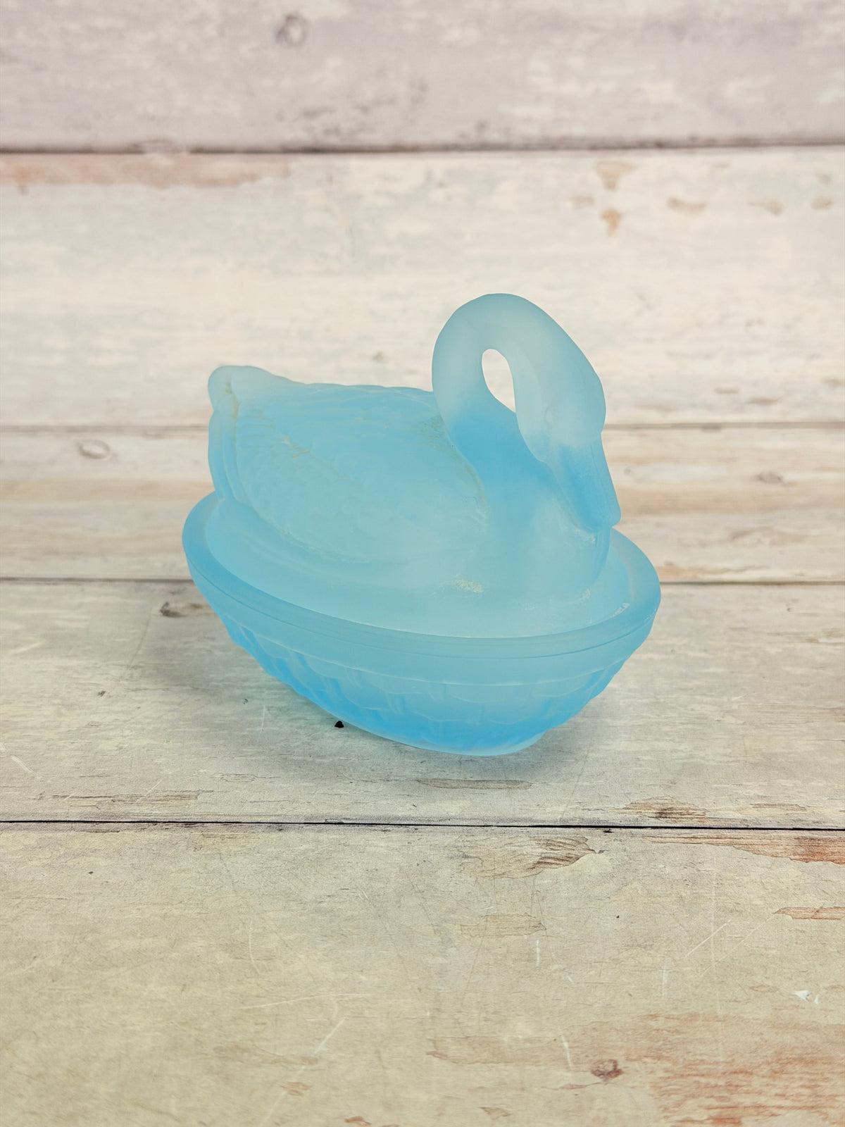L.E. Smith Blue Satin Glass 4.5 inch Swan Covered Dish S014