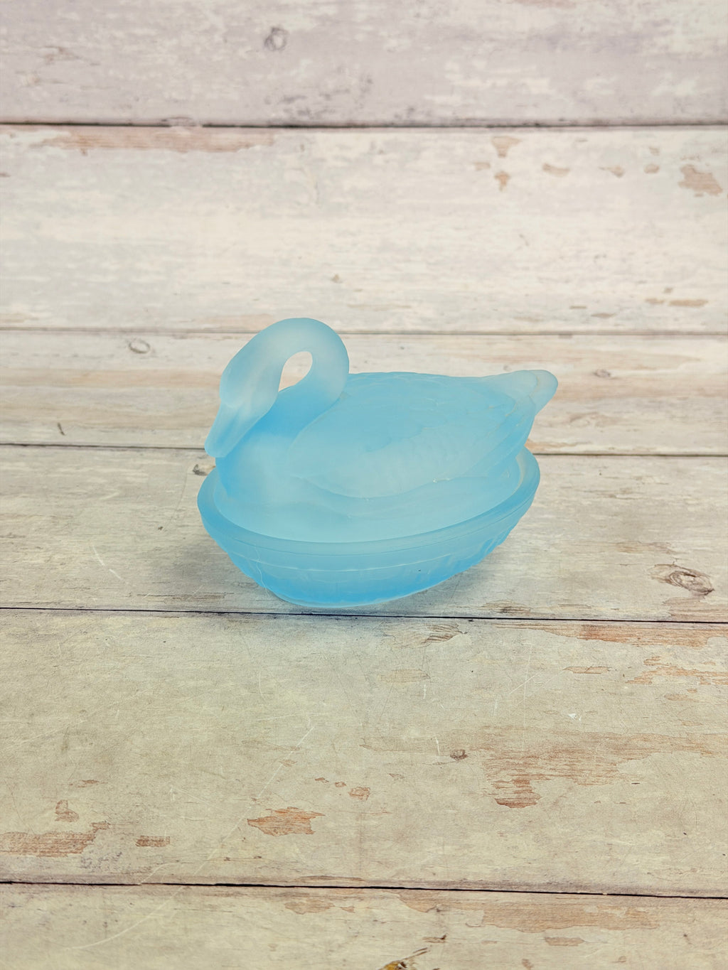 L.E. Smith Blue Satin Glass 4.5 inch Swan Covered Dish S014