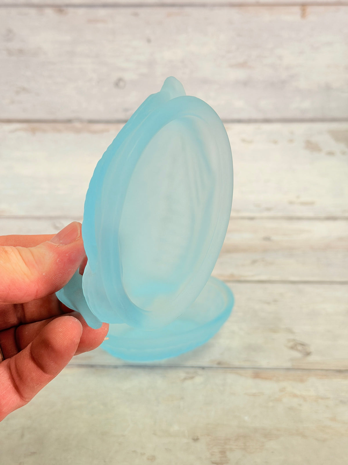 L.E. Smith Blue Satin Glass 4.5 inch Swan Covered Dish S014