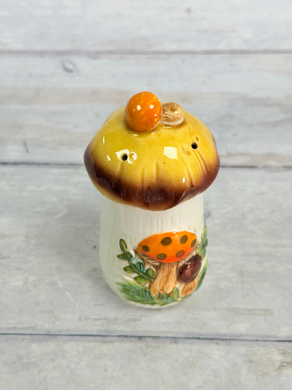 SR23. Sears Merry Mushroom Double Mushroom Spice Shaker – Made in Japan SR23