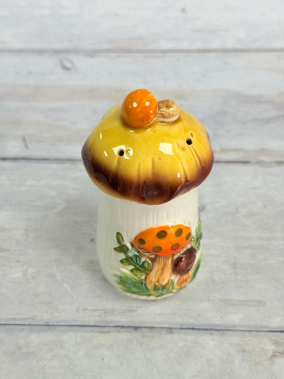 SR23. Sears Merry Mushroom Double Mushroom Spice Shaker – Made in Japan SR23