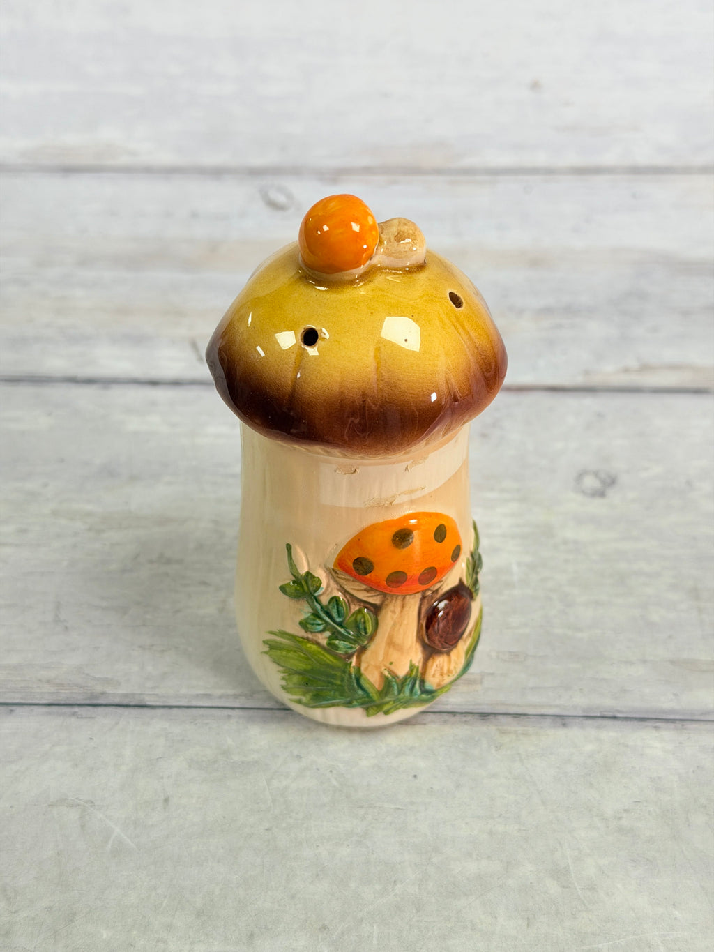 SR28. Sears Merry Mushroom Spice Shaker, Made in Japan SR28