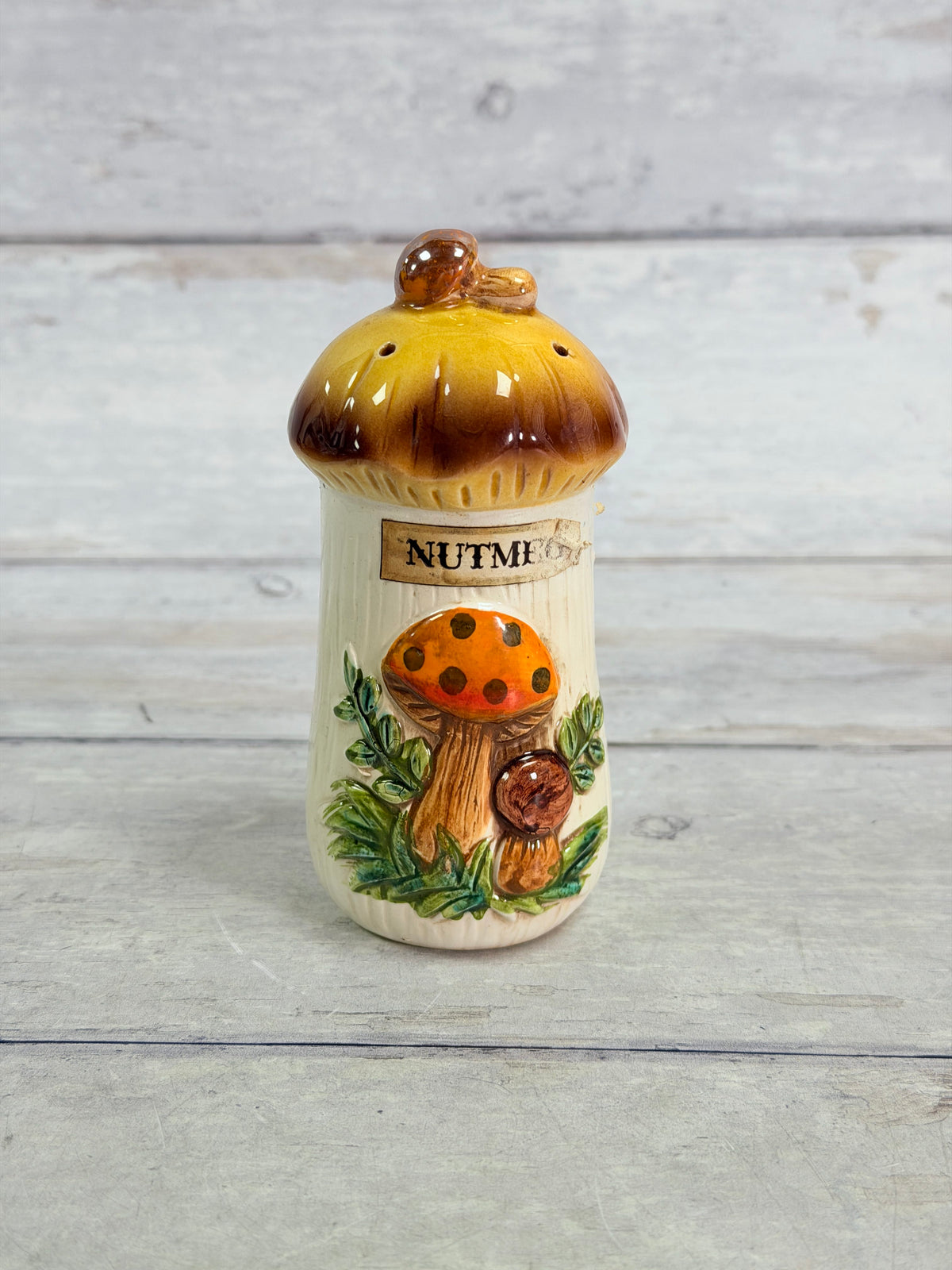 SR31. Sears Merry Mushroom Nutmeg Spice Shaker SR31