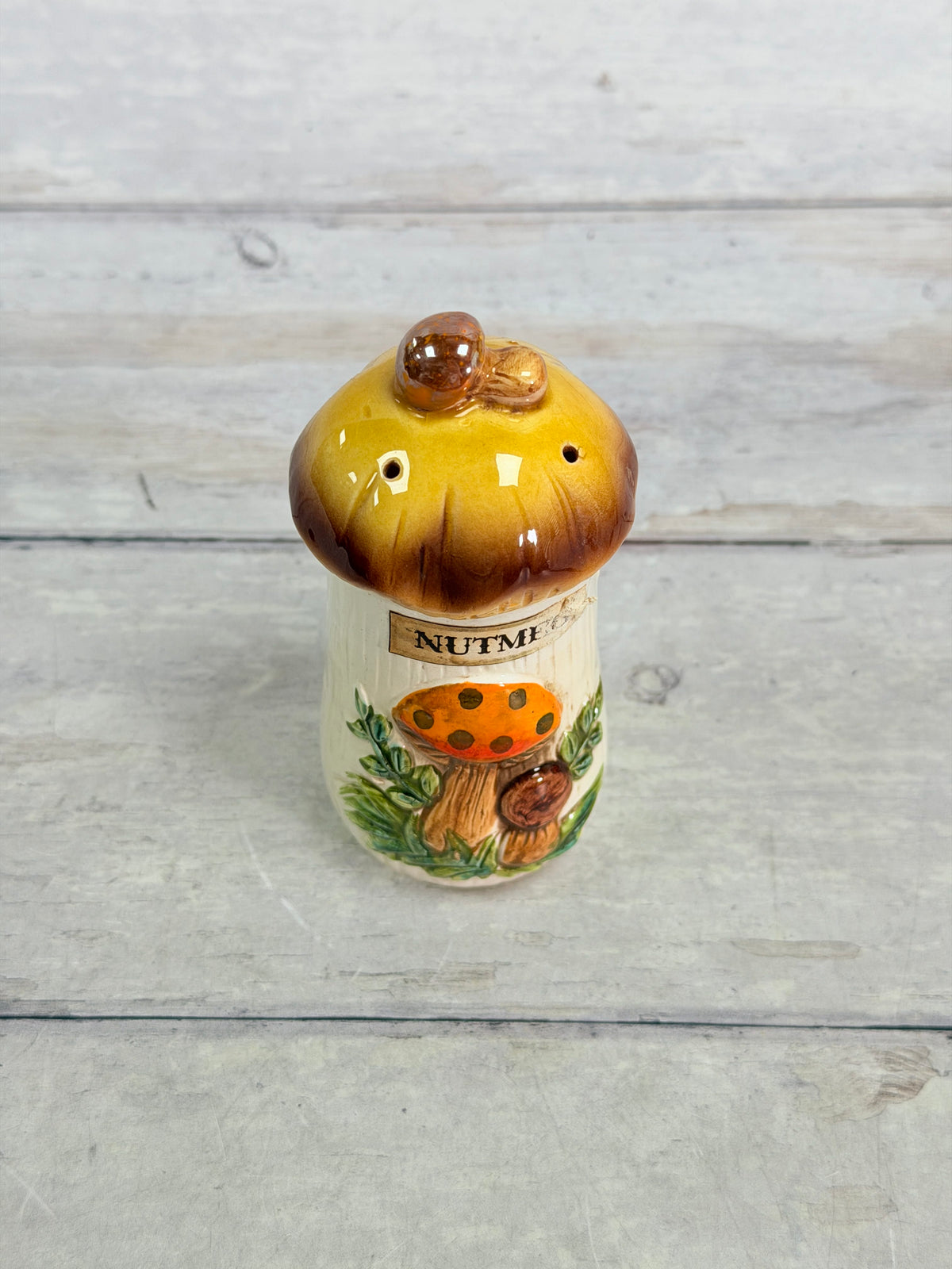 SR31. Sears Merry Mushroom Nutmeg Spice Shaker SR31