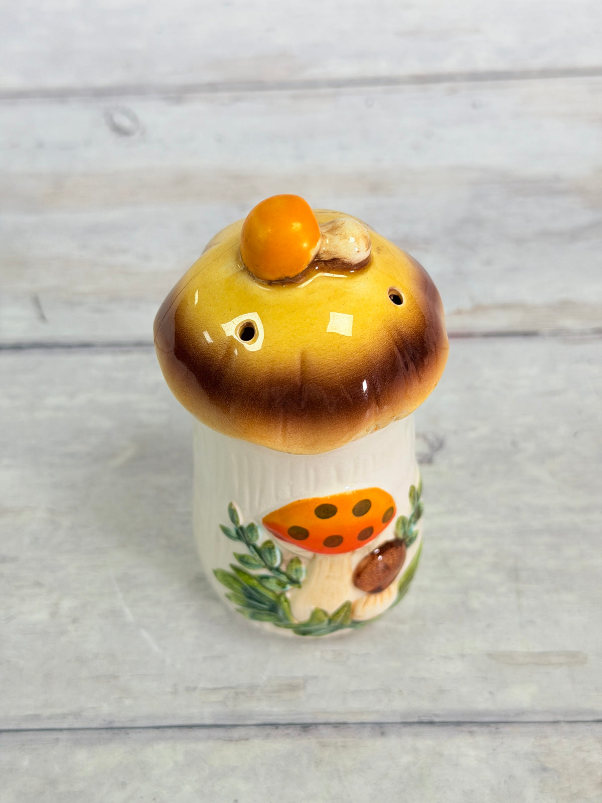 SR45. Sears Merry Mushroom Ceramic Spice Shaker – Japan – Cracked Display Piece SR45