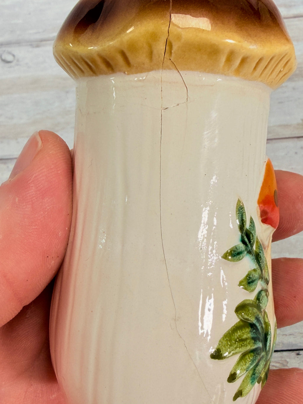 SR45. Sears Merry Mushroom Ceramic Spice Shaker – Japan – Cracked Display Piece SR45