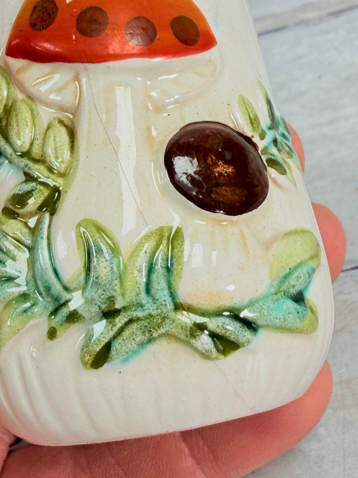 SR46. Sears Merry Mushroom Ceramic Spice Shaker – 1970s Japan – Cracked Display Piece SR46