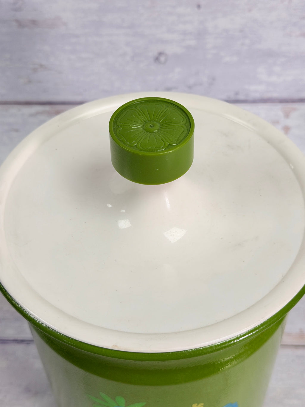 Kromex Avocado Green Floral 8 inch Canister with Lid – 1970s Flower Power Z127