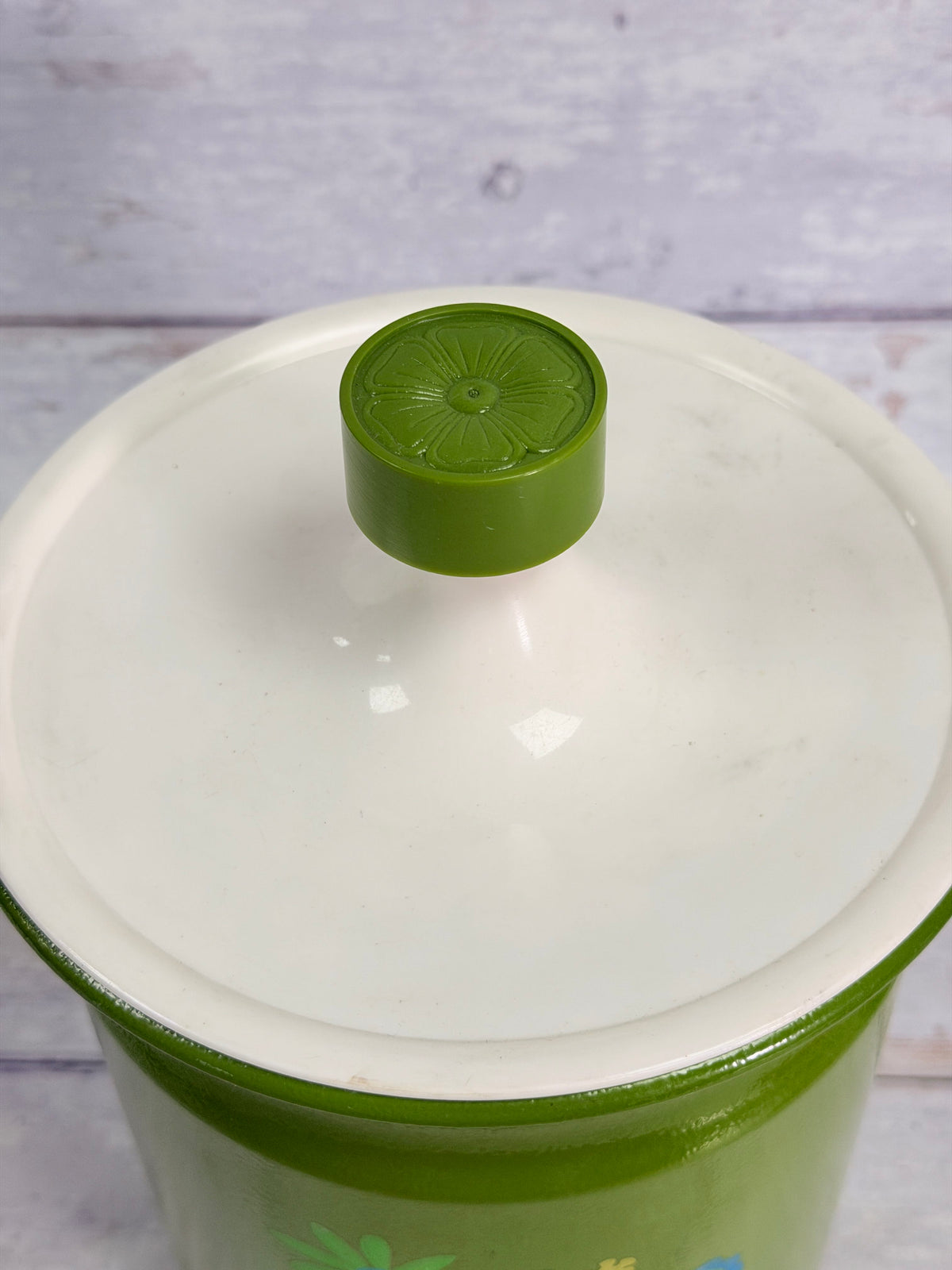 Kromex Avocado Green Floral 8 inch Canister with Lid – 1970s Flower Power Z127