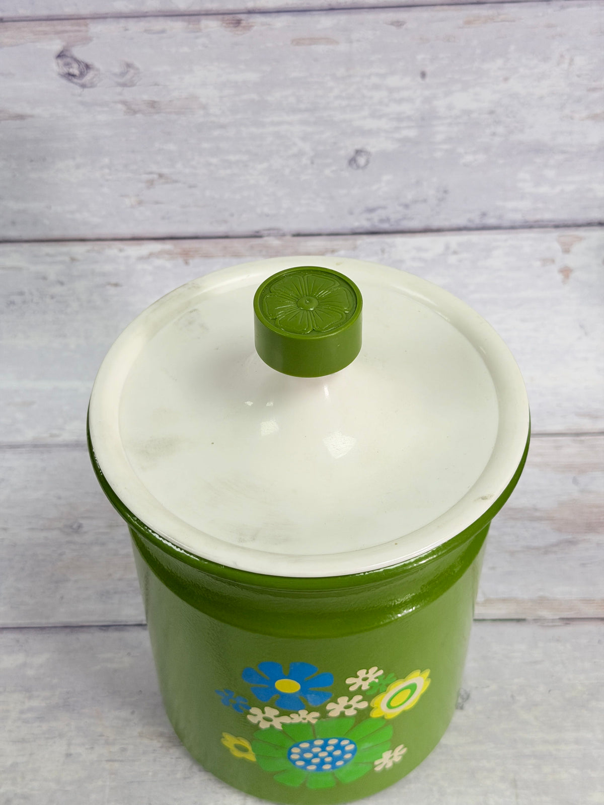 Kromex Avocado Green Floral 7 inch Canister with Lid – 1960s Flower Power Aluminum Z128
