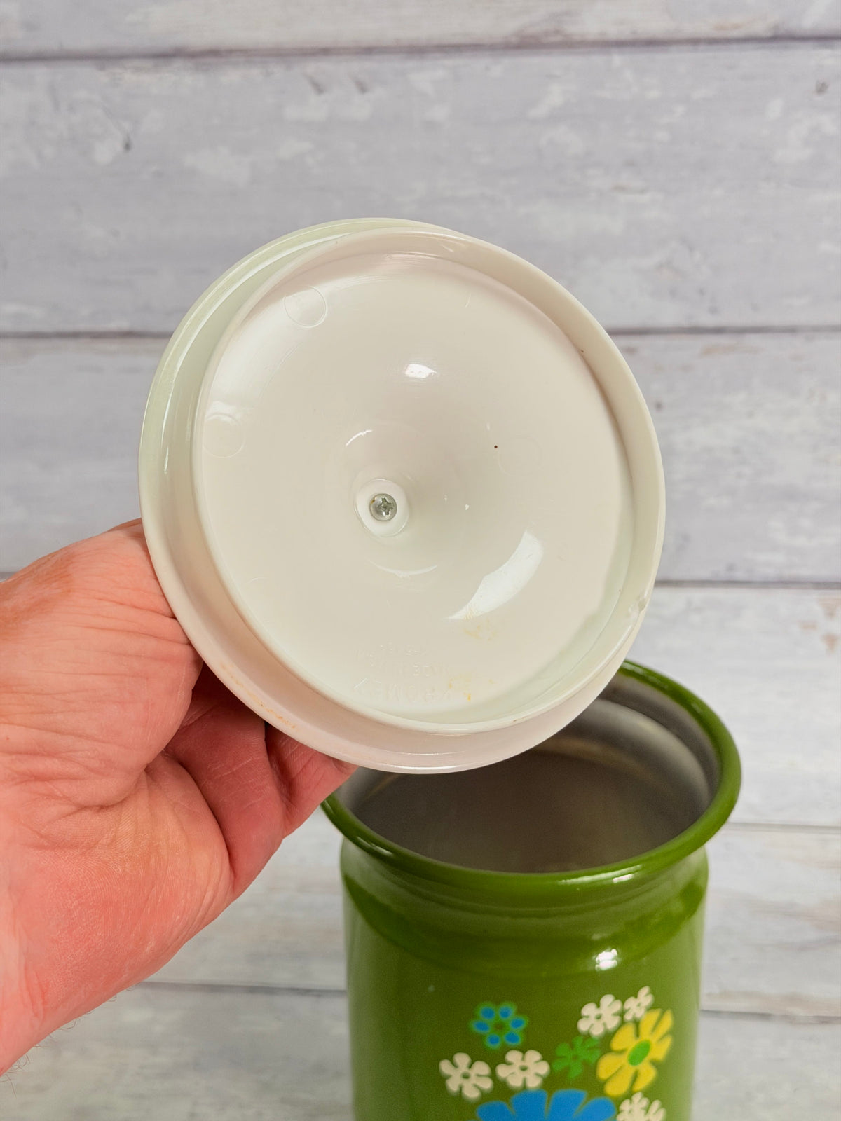 Kromex Avocado Green Floral 6 inch Canister with Lid – 1970s Flower Power Blue Daisy Z129