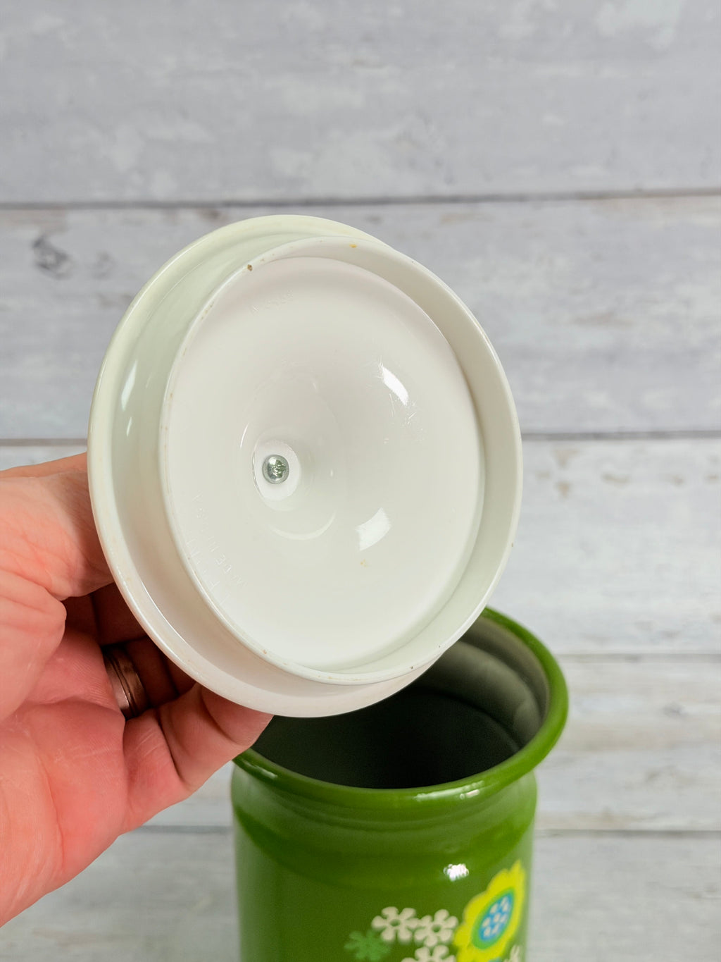 Kromex Avocado Green Floral 5 inch Kitchen Canister with Lid – 1970s Flower Power Z130