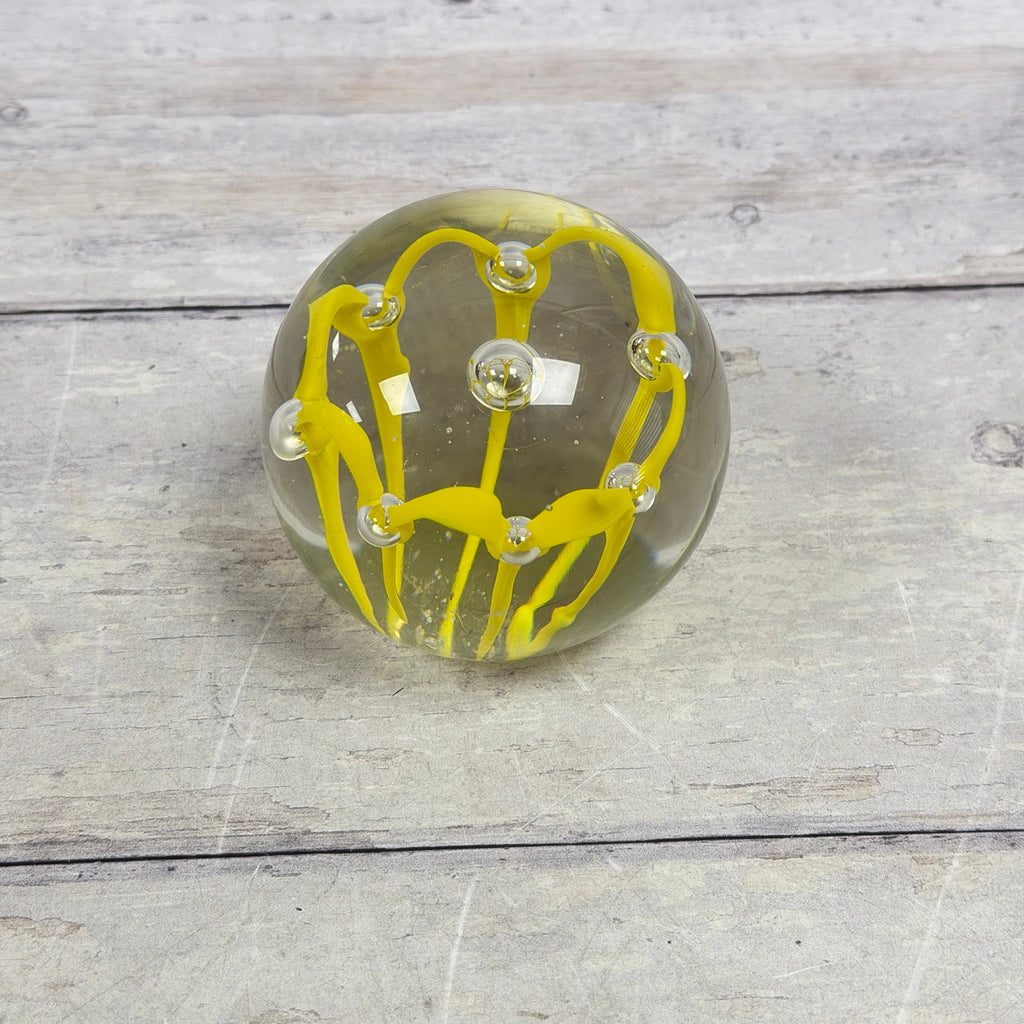 Top view of yellow ribbon loops and controlled bubbles